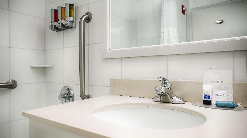 Best Western Plus Arena Hotel New York City Exterior photo